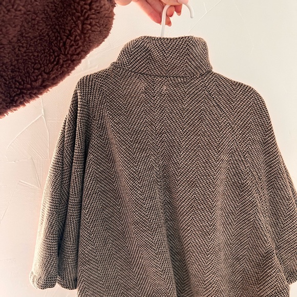 Girls cape - Picture 3 of 4